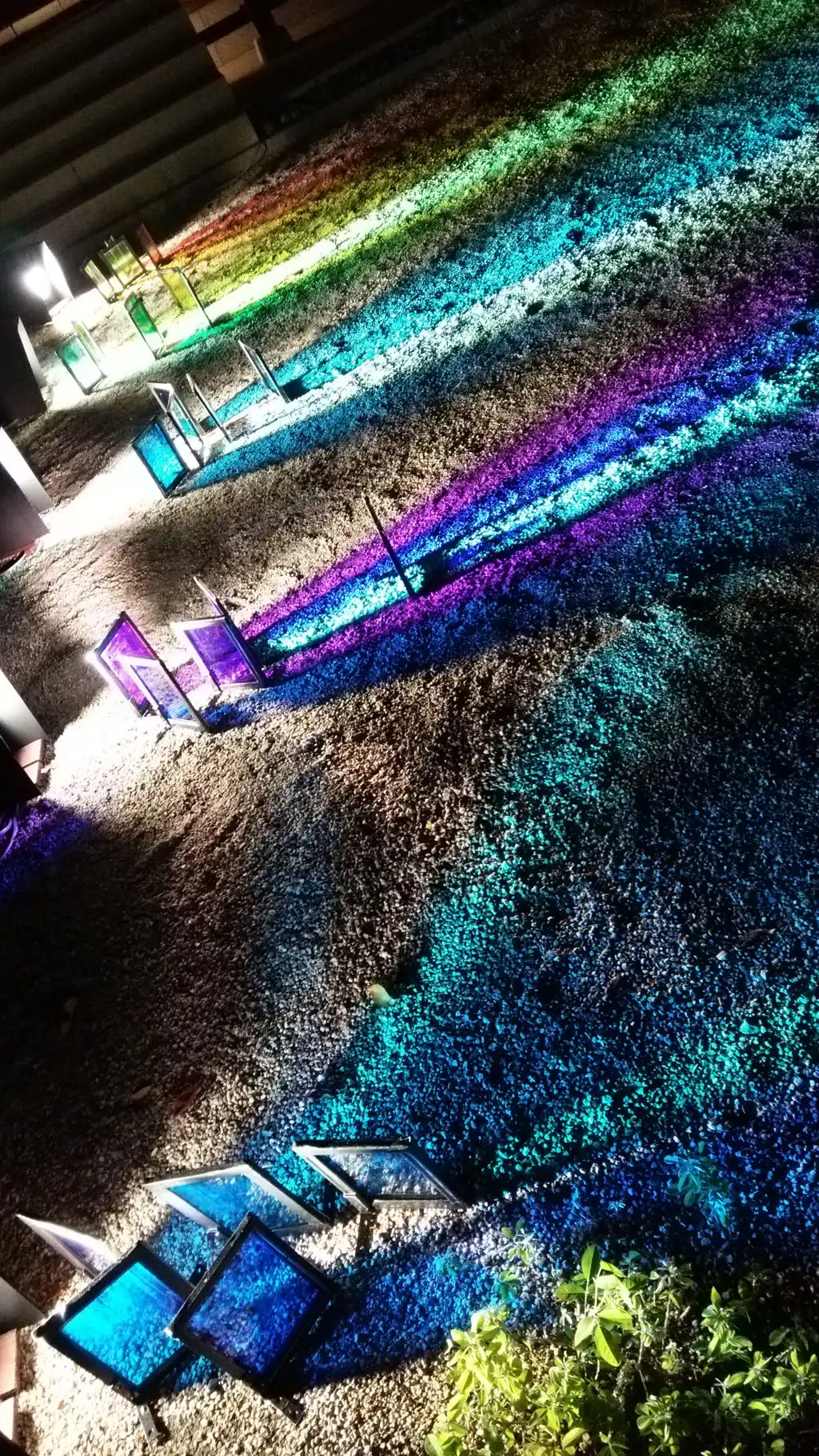 光とガラスと砂のアート画像