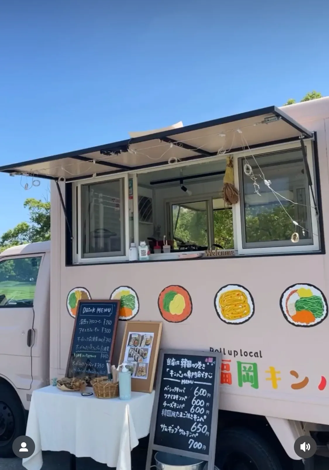 キッチンカーの出店風景